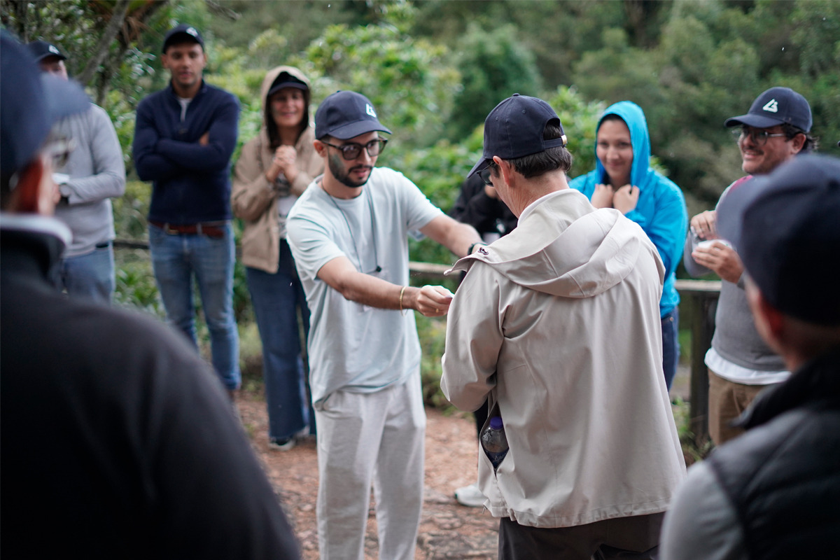 Sound Healing y Meditación Corporativa: La Nueva Tendencia del Bienestar Laboral